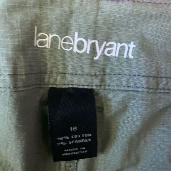 Lane Bryant sage green lightweight Bermuda size 16 shorts - Picture 2 of 3